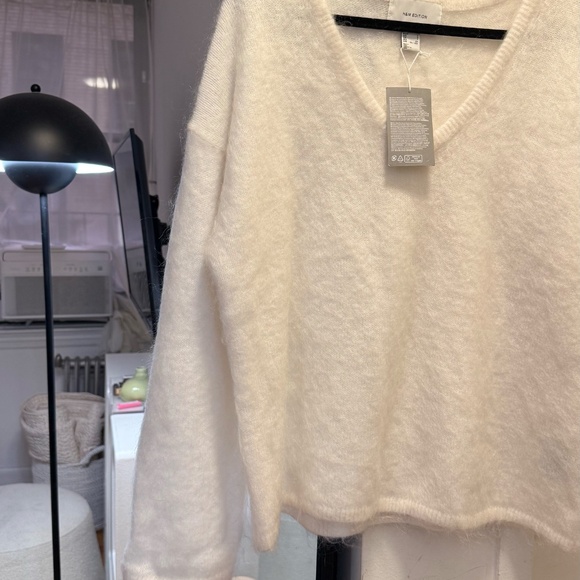 H&M Women's White and Cream Sweatshirt - Picture 2 of 4